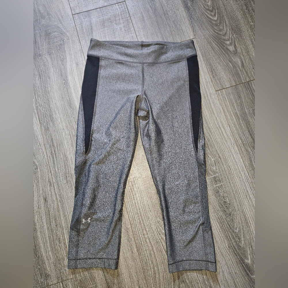 Under Armour Heat Gear Mid-Rise Capri Medium Compression Gray Legging